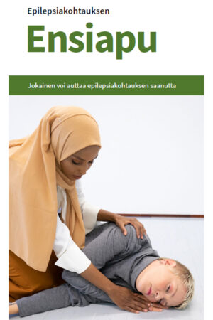 Suomenkielisen ensiapuesitteen kansi, jossa henkilö auttaa maassa makaavaa henkilöä.